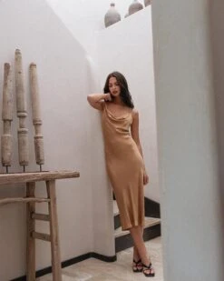 Robe Draper Or | Robes Grace & Mila Femme -Vêtements Femme Soldes robe draper or robes grace mila femme 4