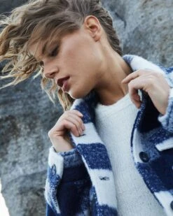 Veste Daria Marine | Vestes & Manteaux Grace & Mila Femme -Vêtements Femme Soldes veste daria marine vestes manteaux grace mila femme 4